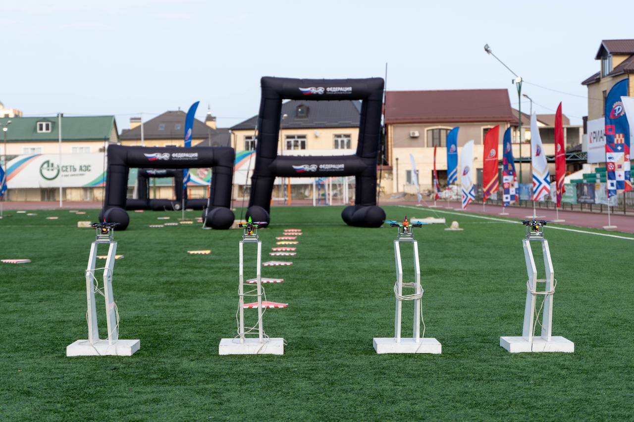 Арсланбек Алибеков рассказал о проведении гонок доронов в Автомобильно-дорожном колледже